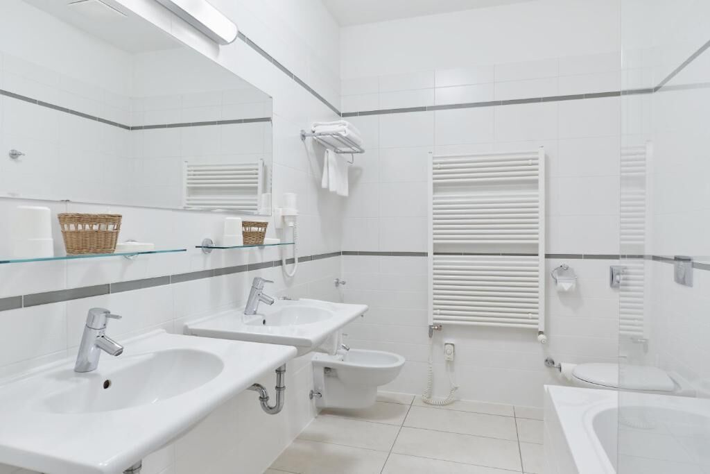 Superior Double Room, City View | Bathroom | Slippers