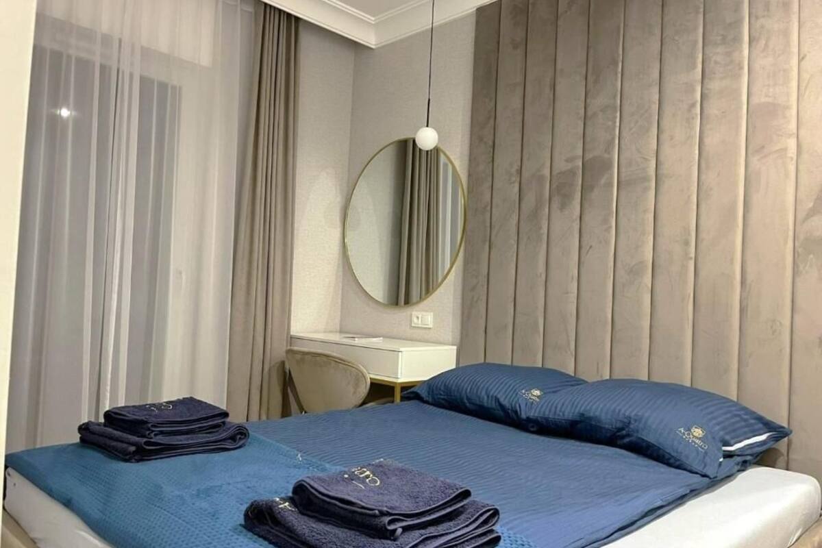 Laptop workspace, free WiFi, bed sheets