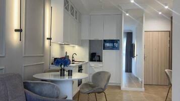 Deluxe Apartment | In-room safe, desk, laptop workspace, free WiFi