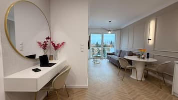 Deluxe-Apartment | Zimmersafe, Schreibtisch, laptopgeeigneter Arbeitsplatz