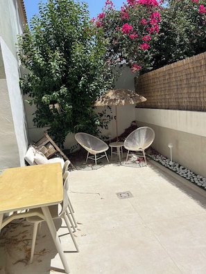 Outdoor dining - The Cozy Beach House in Marbella, Guadalmina Baja (Guadalmina baja , San Pedro Alcántara)