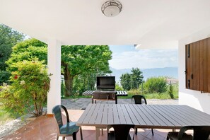 Outdoor dining - Casa Anna: Lake Garda Views, 1,500 m² Garden & Private Terraces (Le Camille)