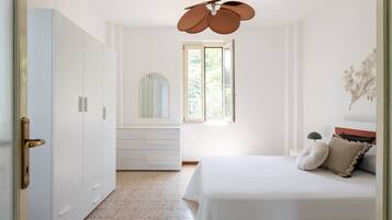 2 bedrooms, iron/ironing board, WiFi (free), bed sheets