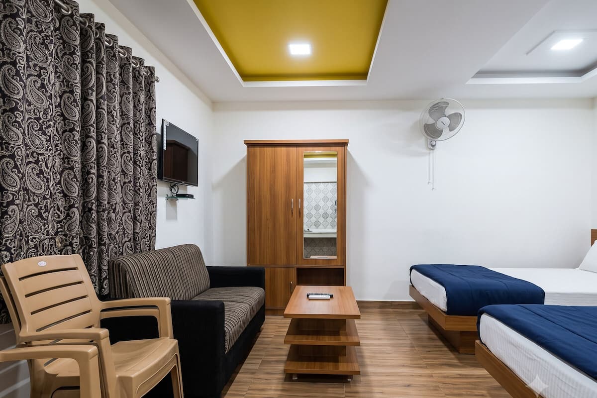Habitación doble Premium, balcón, vista a la colina | Wifi gratis y ropa de cama 