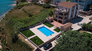 Exterior - Ena Apartment - The Perfect Pool and Beach Getaway (Pag)