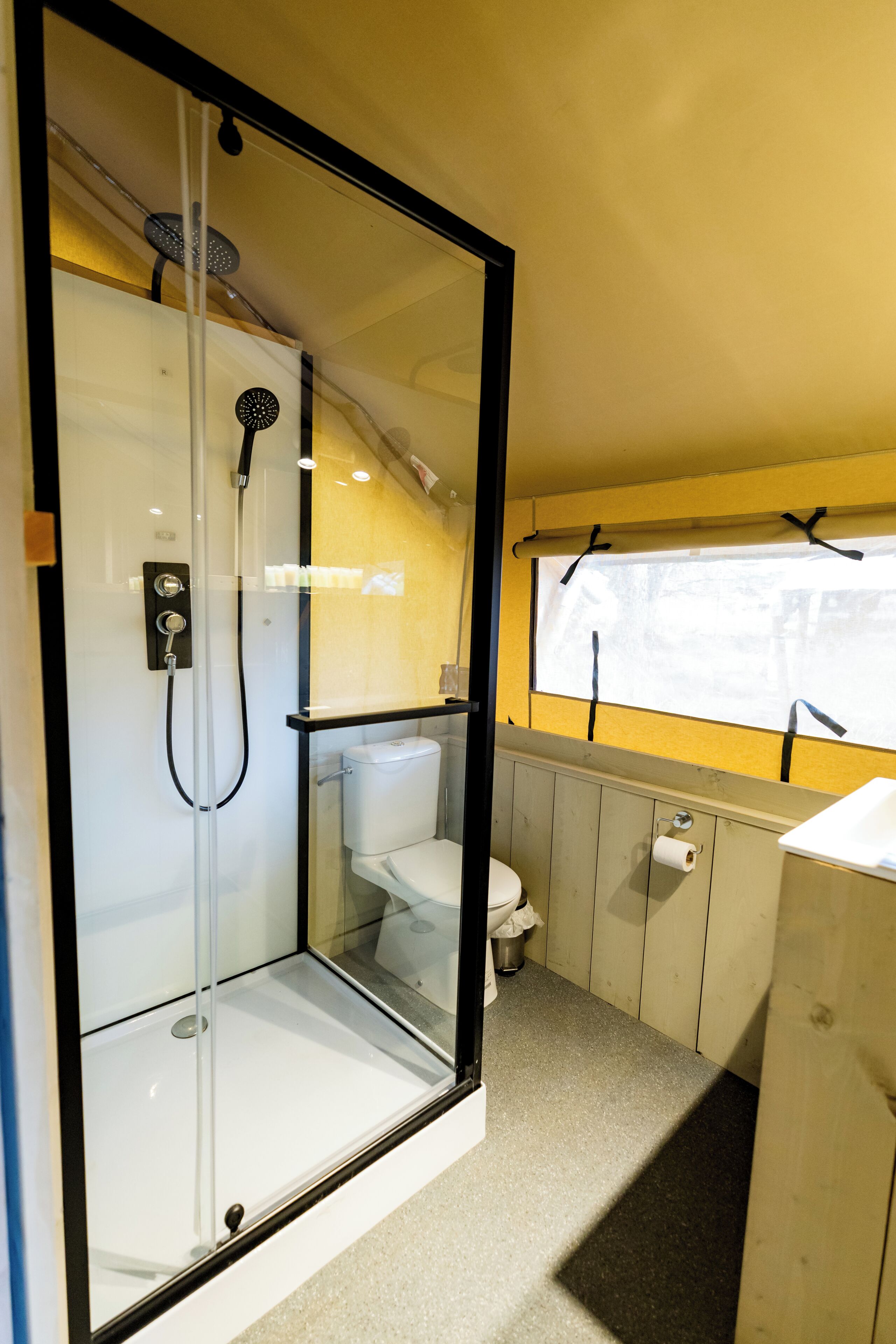 Tent, balkon, uitzicht op tuin | Badkamer | Gratis toiletartikelen, toiletpapier