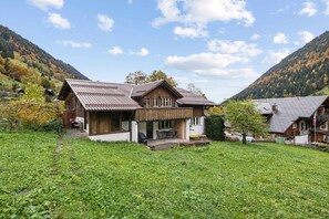 Exterior - Interlaken View Chalet – Balkon & Parkplatz (Saxeten)
