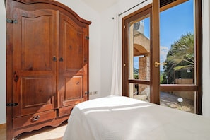 Iron/ironing board, WiFi, bed sheets - Vrbo Property (Costa Paradiso)