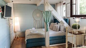 Standard Double Room, Lake View | Iron/ironing board, free WiFi