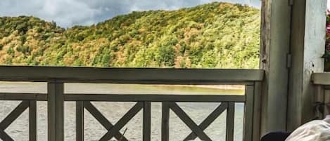 Comfort Apartment, Balcony, Lake View | Property grounds