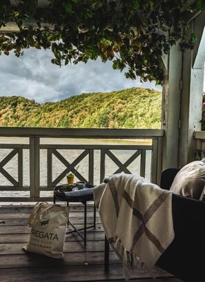 Comfort Apartment, Balcony, Lake View | Property grounds