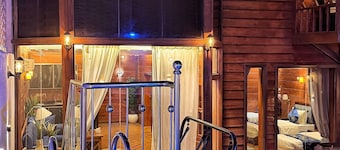 Jakarta Hotel Huts