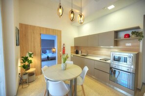 Private kitchen - Bright Valletta Apartment with Balcony (Valletta)