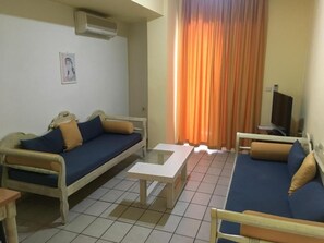 Living area - Jason Hotel Apartments (RETHYMNON)