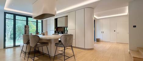 Fridge, microwave, oven, dishwasher