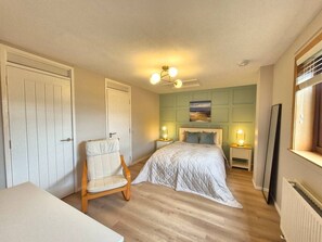 Desk, iron/ironing board, travel cot, WiFi