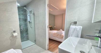 P & N Villa | En-suite | Private Parking
