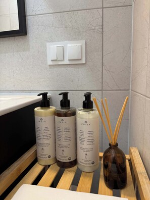 Shower, hair dryer, shampoo