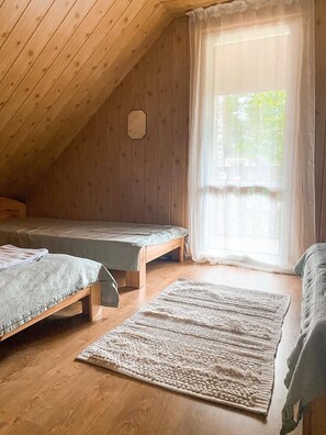 Silitysrauta/-lauta, vauvan matkasänky, vuodevaatteet