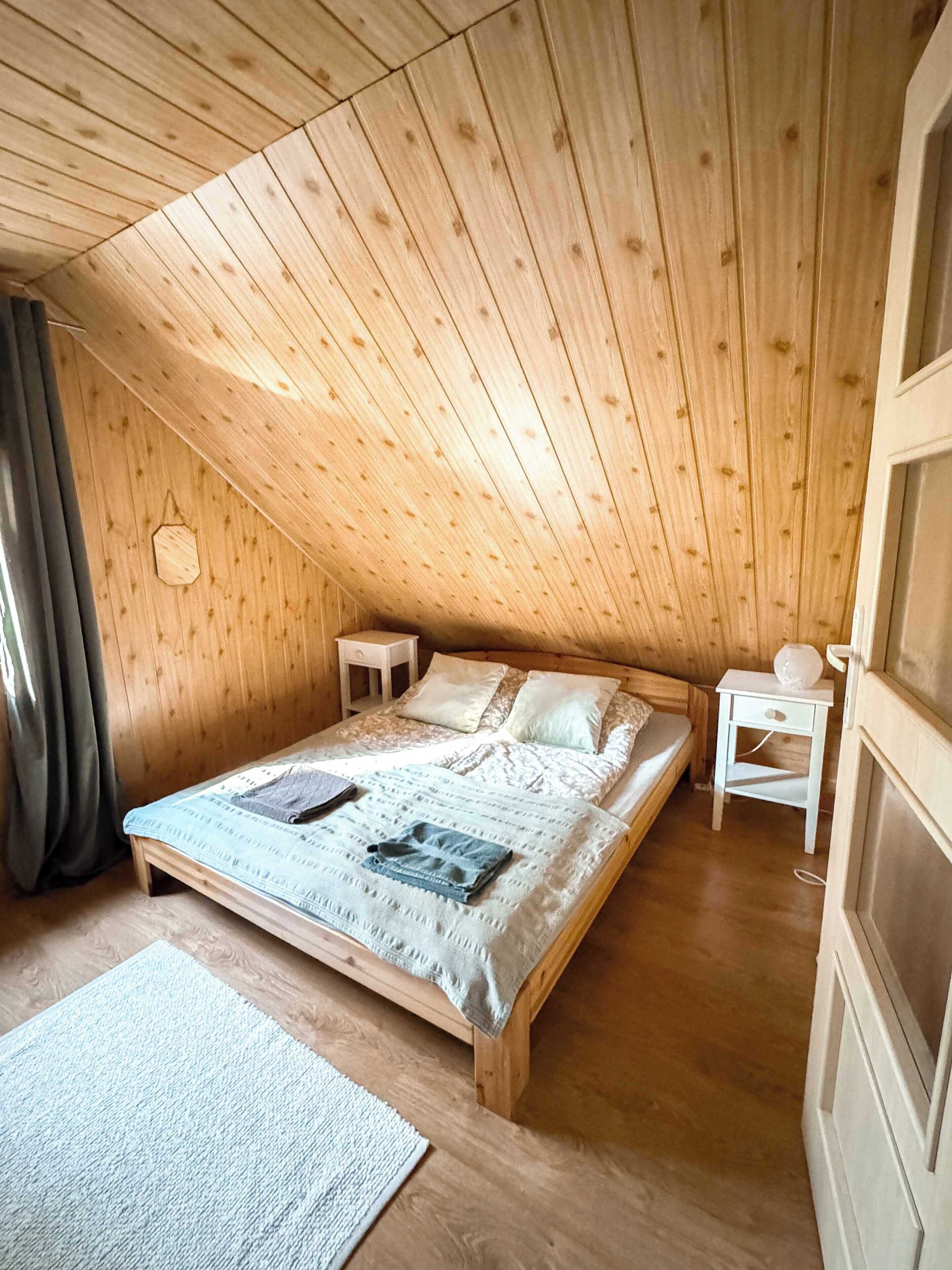 Iron/ironing board, travel crib, bed sheets