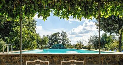 Tenuta between Umbria and Tuscany