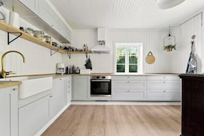Coffee/tea maker, oven, dishwasher - Refurbished farmhouse in a forest clearing (STATHELLE)