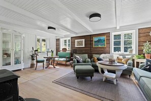 TV, fireplace - Refurbished farmhouse in a forest clearing (STATHELLE)