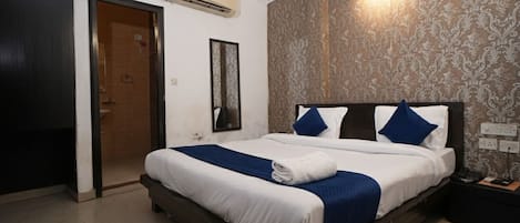Habitación doble clásica, vista a la ciudad | Escritorio y wifi gratis