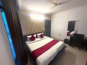 Desk, free WiFi - Hotel Ervita Plaza by Signature Stayz (Agra)