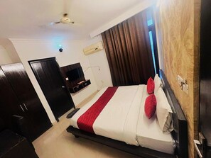 Desk, free WiFi - Hotel Ervita Plaza by Signature Stayz (Agra)