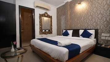 Classic Double Room, City View | Desk, free WiFi