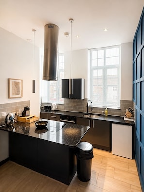Coffee/tea maker, fridge, microwave, oven - Urban Lux Apartment | Heart of Town (Warrington)