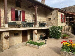 Exterior - La Passiflore (Azé)