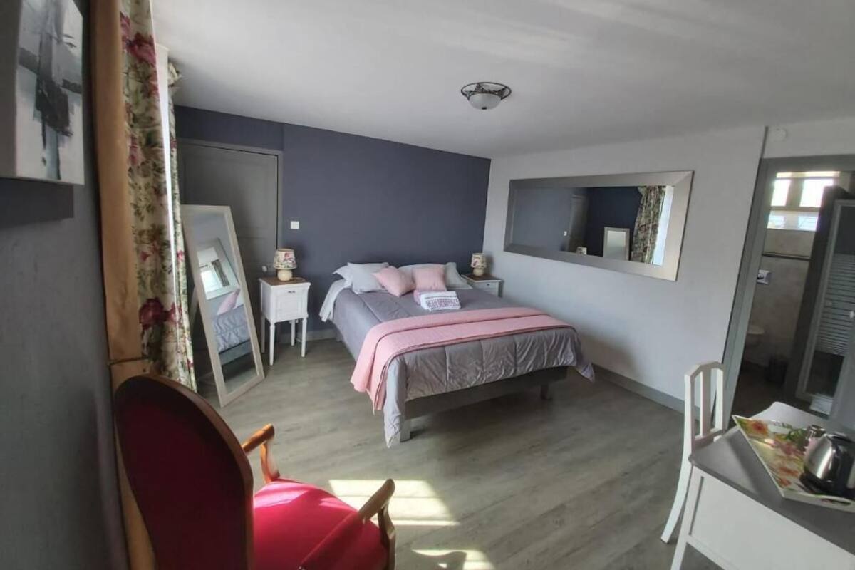 Classic Double Room | In-room safe, blackout drapes, free WiFi