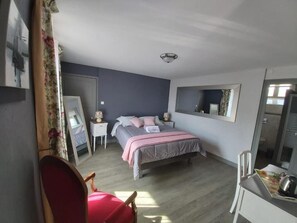 Classic Double Room | In-room safe, blackout drapes, free WiFi - La Passiflore (Azé)