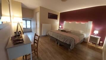 Quarto casal ou duplo clássico | Cofres nos quartos, individualmente decorados