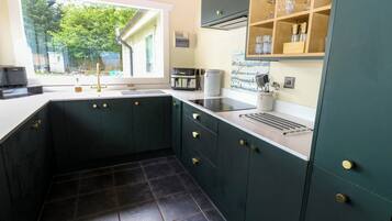 Cookware/dishes/utensils