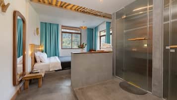 Desk, free WiFi, bed sheets