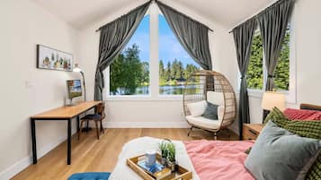 3 bedrooms, desk, iron/ironing board, free WiFi