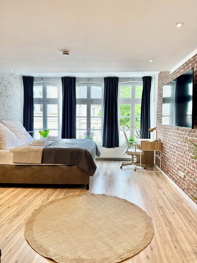 Castle Loft: Comfortable studio apartment in a historic building with a view of the castle, washing machine
