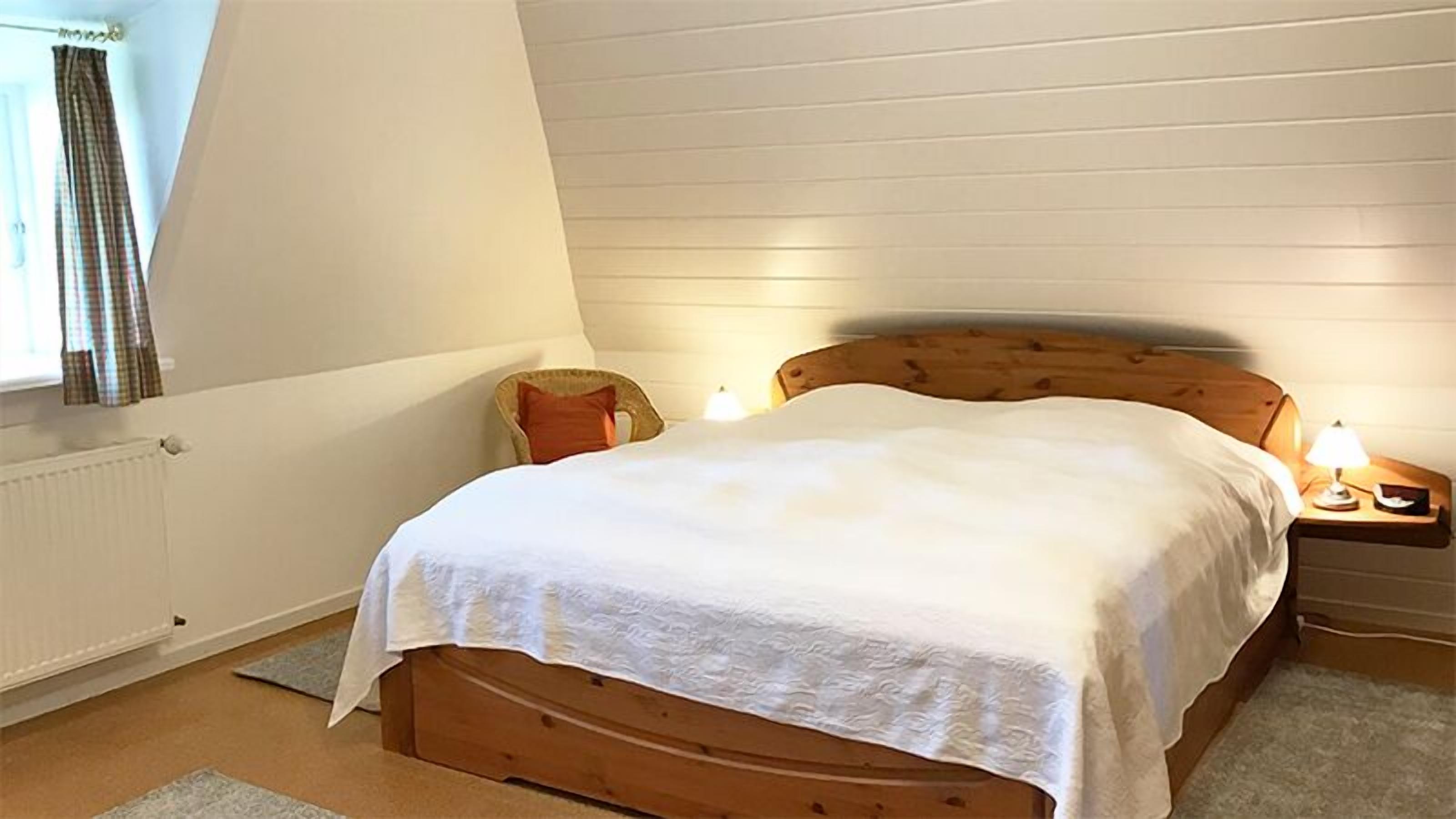 Bügeleisen/Bügelbrett, Reisekinderbett, kostenloses WLAN, Bettwäsche