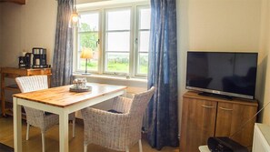 Dining - Wattwurm – shared Washing machine, use of garden, 2 floors, barbecue, parking (Ockholm)