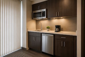 Private kitchen - Elegant 1BR Downtown Suite Near Restaurants & Attractions! (Toronto)