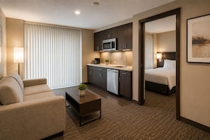Iron/ironing board, WiFi - Elegant 1BR Downtown Suite Near Restaurants & Attractions! (Toronto)