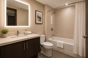 Hair dryer, soap, toilet paper - Elegant 1BR Downtown Suite Near Restaurants & Attractions! (Toronto)