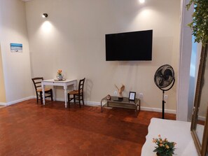 Interior - Charming and bright studio apartment (Near Avignon & the vineyards) (Roquemaure)