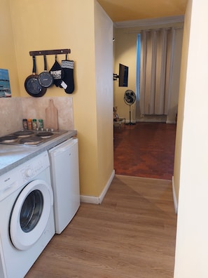 Interior - Charming and bright studio apartment (Near Avignon & the vineyards) (Roquemaure)