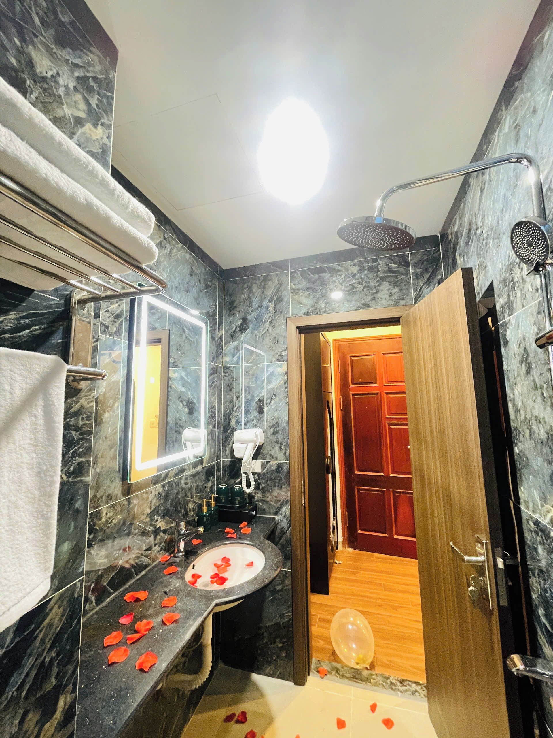Executive Suite, City View | Bathroom