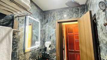 Executive Suite, City View | Bathroom