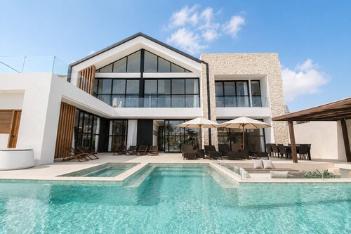 Modern 4 BR Villa Ocean View Nusa Dua